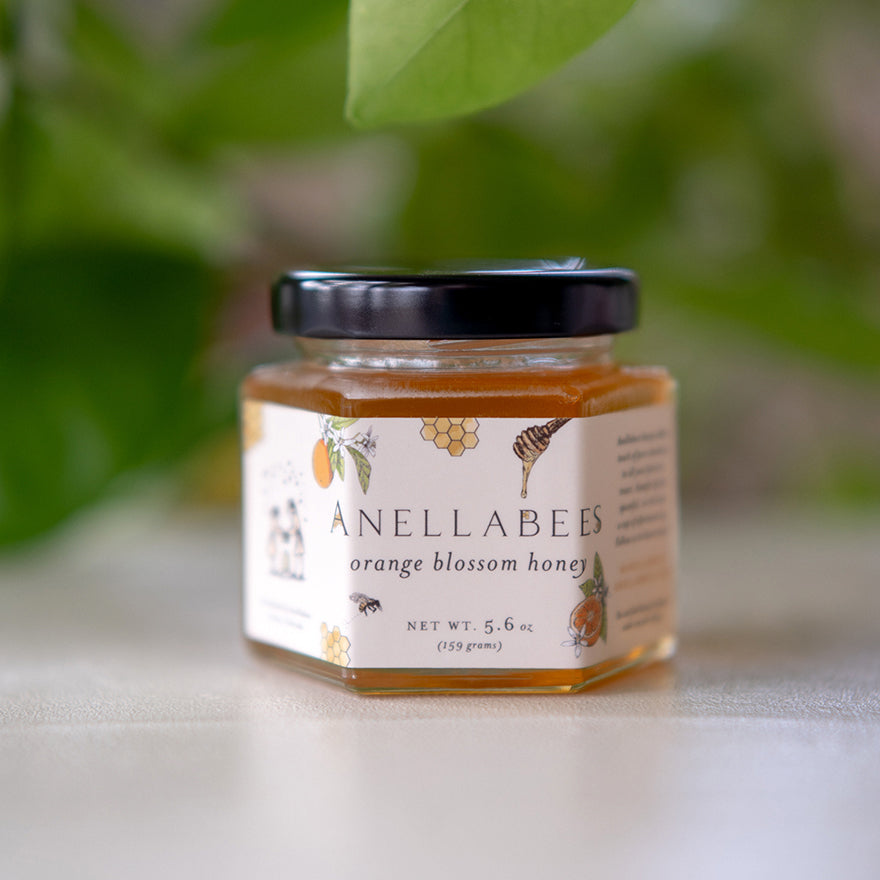 Pure orange blossom honey, 100% natural, raw, aromatic floral flavor, sustainably sourced, perfect for tea and gourmet recipes.